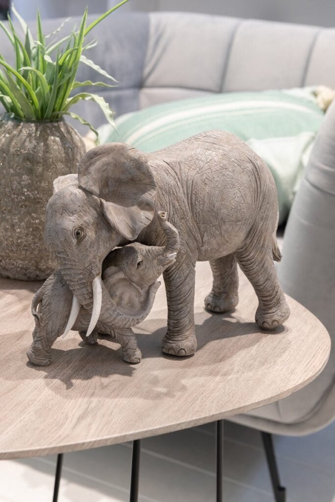 Beeld van olifant met jong